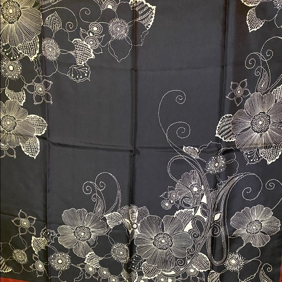 Anne Klein Scarf - Picture 2 of 10